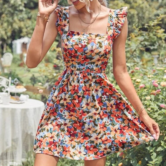 Dresses & Skirts - BRAND NEW floral dress